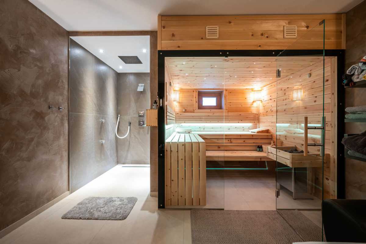 Wellnessraum mit Sauna